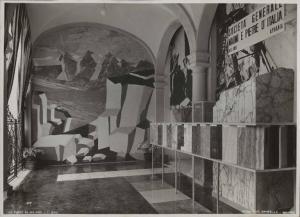 Milano - Fiera campionaria del 1939 - Padiglione Montecatini - Sala marmi e pietre d'Italia - Parete espositiva