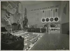 Milano - Fiera campionaria del 1939 - Padiglione Montecatini - Sala di presentazione