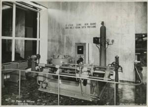 Milano - Fiera campionaria del 1939 - Padiglione Montecatini - Sala leghe di zinco Zama - Macchinario per fusione metalli sotto pressione