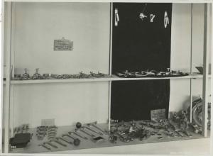 Milano - Fiera campionaria del 1939 - Padiglione Montecatini - Sala leghe di zinco Zama - Esposizione di lavorazioni in lega di zinco Zama