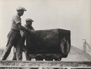 Cabernardi - Miniera di zolfo - Trasporto materiale con carrello - Minatori