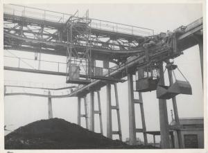 Porto Marghera - INA (Industria Nazionale Alluminio) - Capannone carbone - Carroponte e benna