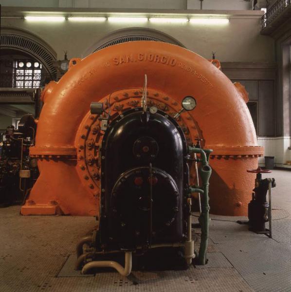 Marlengo - Centrale idroelettrica - Sala macchine - Gruppo turbina