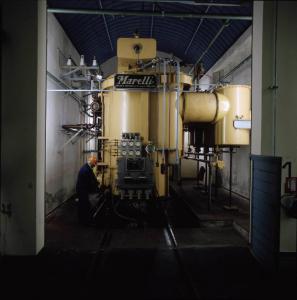 Brunico - Centrale idroelettrica - Trasformatore Ercole Marelli - Operaio