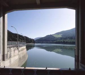 Valdora - Impianto idroelettrico di Brunico - Diga di Monguelfo - Bacino artificiale