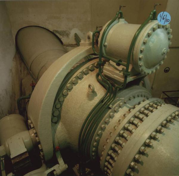 Taio - Impianto idroelettrico di Santa Giustina-Taio - Centrale di Taio - Collettore condotta forzata - Valvola rotativa