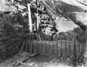 Mezzocorona - Impianto idroelettrico - Cantiere di costruzione - Casseratura diga ad arco