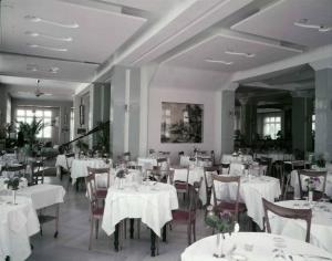 Riccione - Hotel Vienna - Sala ristorante - Vernice Ducotone per interni