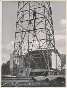 Crotone - Impianto di perforazione - Torre di trivellazione