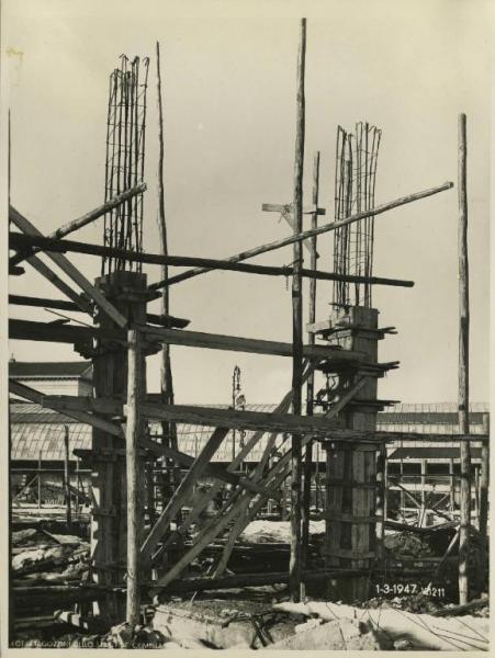 Milano - Fiera campionaria del 1947 - Padiglione Montecatini - Lavori di costruzione