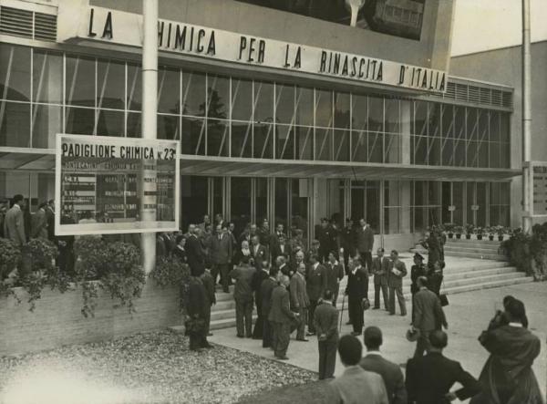 Milano - Fiera campionaria del 1947 - Padiglione Montecatini - Visita autorità - Giuseppe Togni