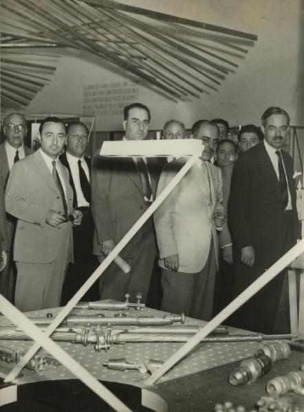 Milano - Fiera campionaria del 1947 - Padiglione Montecatini - Sala alluminio - Visita autorità - Costa