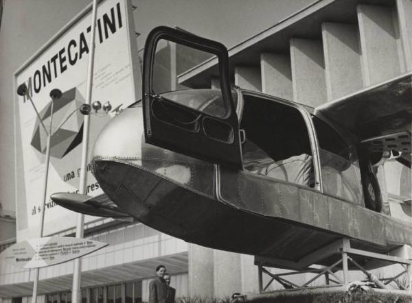 Milano - Fiera campionaria del 1954 - Padiglione Montecatini - Esterno - Ingresso - Aeroplano anfibio Nardi FN 333