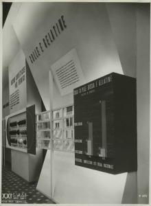 Milano - Fiera campionaria del 1940 - Padiglione Montecatini - Sala Istituto scientifico Guido Donegani - Resine sintetiche, colle e gelatine