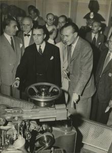 Milano - Fiera campionaria del 1947 - Padiglione Montecatini - [Sala DUCO] Visita autorità - James C. Dunn