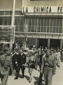 Milano - Fiera campionaria del 1947 - Padiglione Montecatini - Visita autorità - James C. Dunn