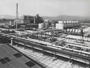 Acerra - Montefibre - Stabilimento per il trattamento dell'azoto - Veduta area servizi e impianto produzione DTM