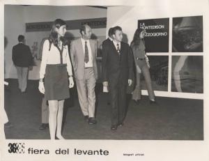 Bari - Fiera del Levante del 1972 - Padiglione Montedison - Visita autorità - Borisav Jovic e Miso Pavicevic