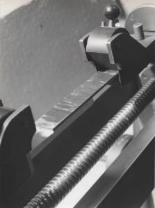Castellanza - Stabilimento - Reparto Elaprim - Prove di laboratorio - Incollaggio tra gomma e metallo