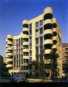 Brenta AB - Milano - Edificio per abitazioni - Veduta esterna - Fiat 850