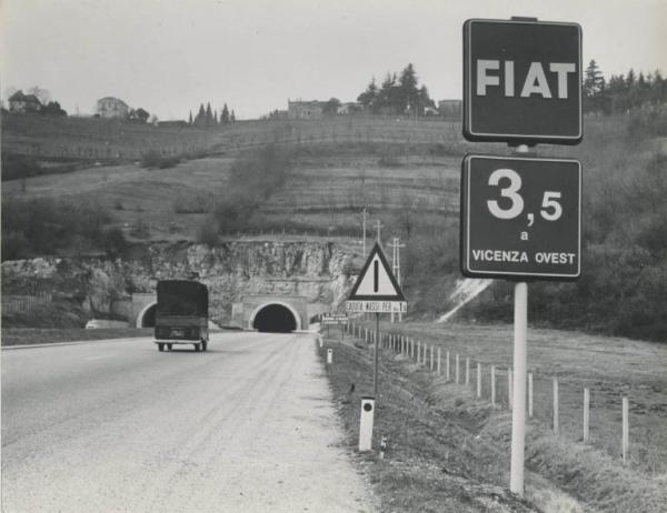 Vicenza - Autostrada Serenissima - Materie plastiche - Urtal - Cartelli stradali