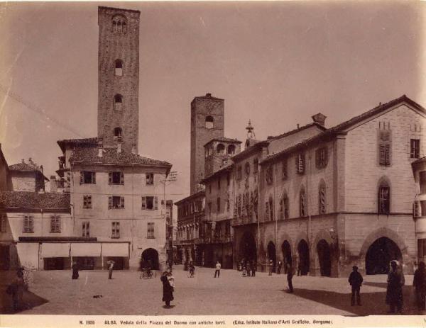 Architettura - Alba - piazza del Duomo - torri