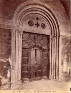 Architettura - Alba - Duomo - portale laterale