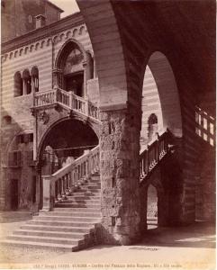 Architettura - Verona - Cortile del Palazzo della Ragione