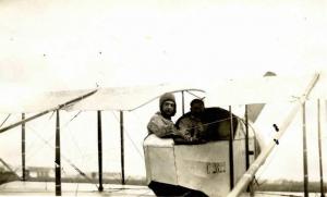 Giuseppe Bottai - Volo con biplano - Sosta in aeroporto