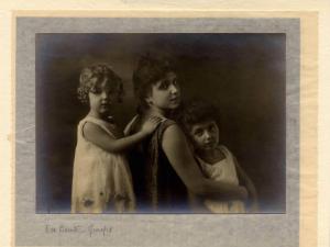 Nelia Bottai - Ritratto con le figlie