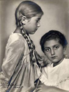 Ritratto delle sorelle Viviana e Maria Grazia Bottai