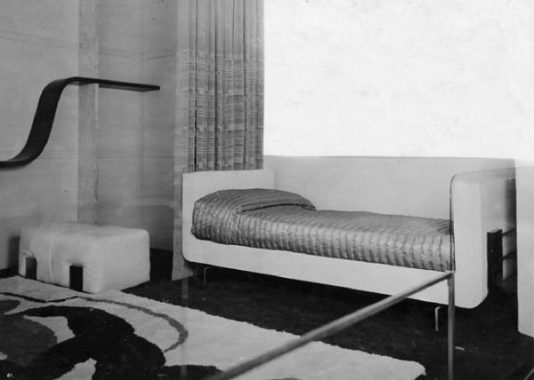 V Triennale - Arti decorative e industriali - La Strada-Mostra d'ambienti moderni - Camera da letto di Enrico Paulucci