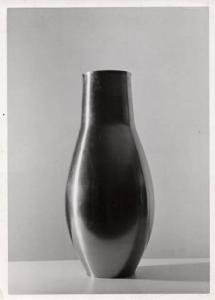 V Triennale - Arti decorative e industriali - Sala dell'E.N.A.P.I. - Oggetti di metallo - Vaso in ferro tornito