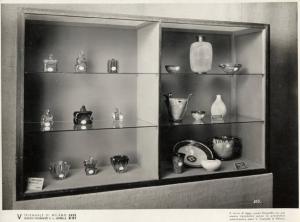 V Triennale - Arti decorative e industriali - Mostre estere - Francia - Vetrina di ceramiche e vetrerie