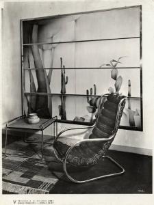 V Triennale - Arti decorative e industriali - La Strada-Mostra d'ambienti moderni - Stanza da soggiorno di Adalberto Langer
