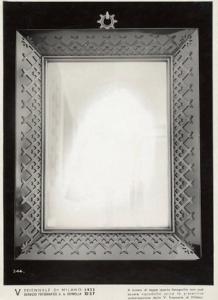 V Triennale - Arti decorative e industriali - Cristalli-metalli-illuminazione - Cornice in rame per specchio