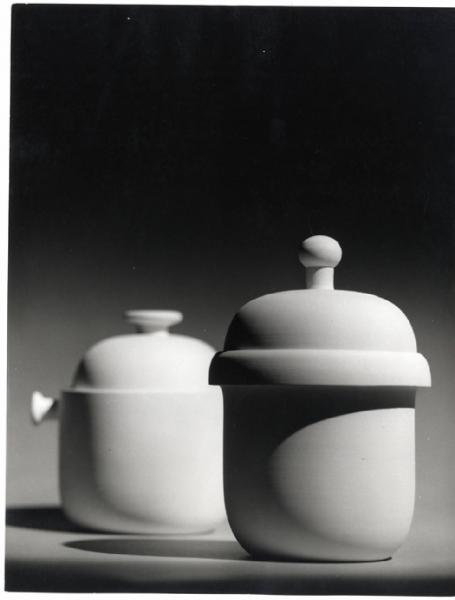 XIII Triennale - Le produzioni - Sala rettangolare - Zuppiere in ceramica - Ambrogio Pozzi
