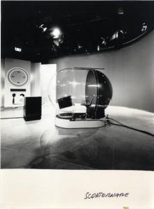 XVI Triennale - Terzo ciclo - Lo spazio audiovisivo - Lo spazio scenografico della televisione italiana - Cabina per la trasmissione "rischiatutto"