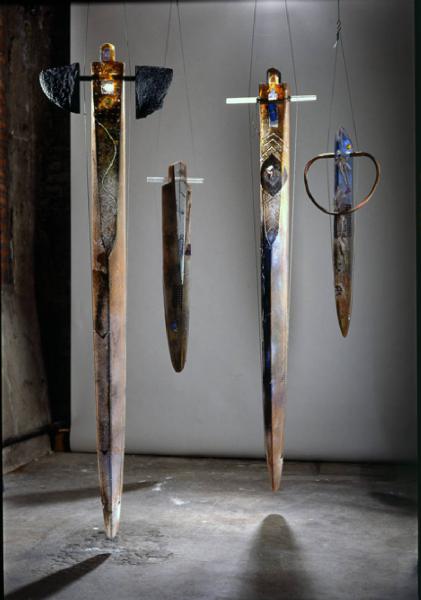 XVIII Triennale - Partecipazioni internazionali - Svezia. Una fabula svedese - Berti Valien, "Pendulums", Scultura in vetro