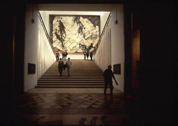 XVIII Triennale - Scalone d'Onore - Dipinto "La Piazza" di Giuliano Collina