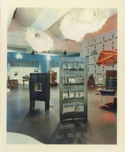 XIX Triennale - I racconti dell'Abitare - Spazio centrale con le librerie d'affezione