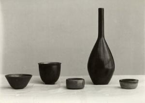 V Triennale - Arti decorative e industriali - Ceramiche - Bottiglia e vasi di Anselmo Bucci