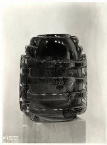VII Triennale - Sezione della Francia - Vaso di vetro di Henry Navarre