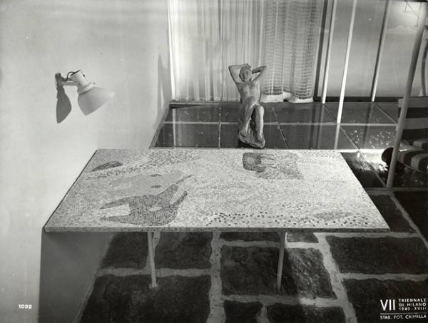 VII Triennale - Galleria dell'arredamento - Seconda parte - Stanza di soggiorno in una villa di Franco Albini - Tavolo a mosaico di marmo e vetro di Del Bon