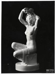 VII Triennale - Sezione dell'Ungheria - Statuina di porcellana