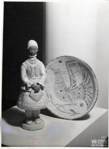 VII Triennale - Sezione dell'Ungheria - Statuetta e piatto in ceramica