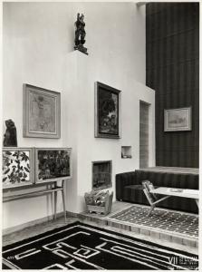VII Triennale - Galleria dell'arredamento - Prima parte - Ambiente di soggiorno per un collezionista di Enrico Ciuti
