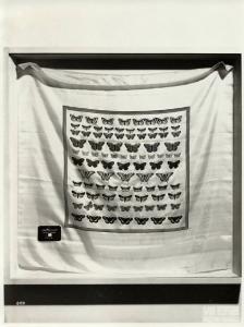 VII Triennale - Mostra dei tessuti e dei ricami - Sezione dei merletti e dei ricami - Fazzoletto in seta dipinto a mano di Piero Fornasetti