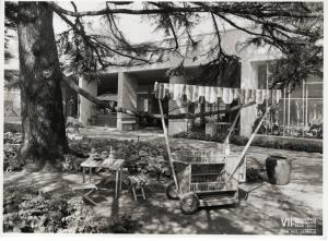 VII Triennale - Sezione del giardino - Vettura-mescita (mobile bar per giardino) di Lio Carminati