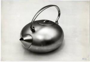 XI Triennale - Mostra delle Produzioni d'arte - Sezione dei metalli - Teiera in argento - Lino Sabbatini